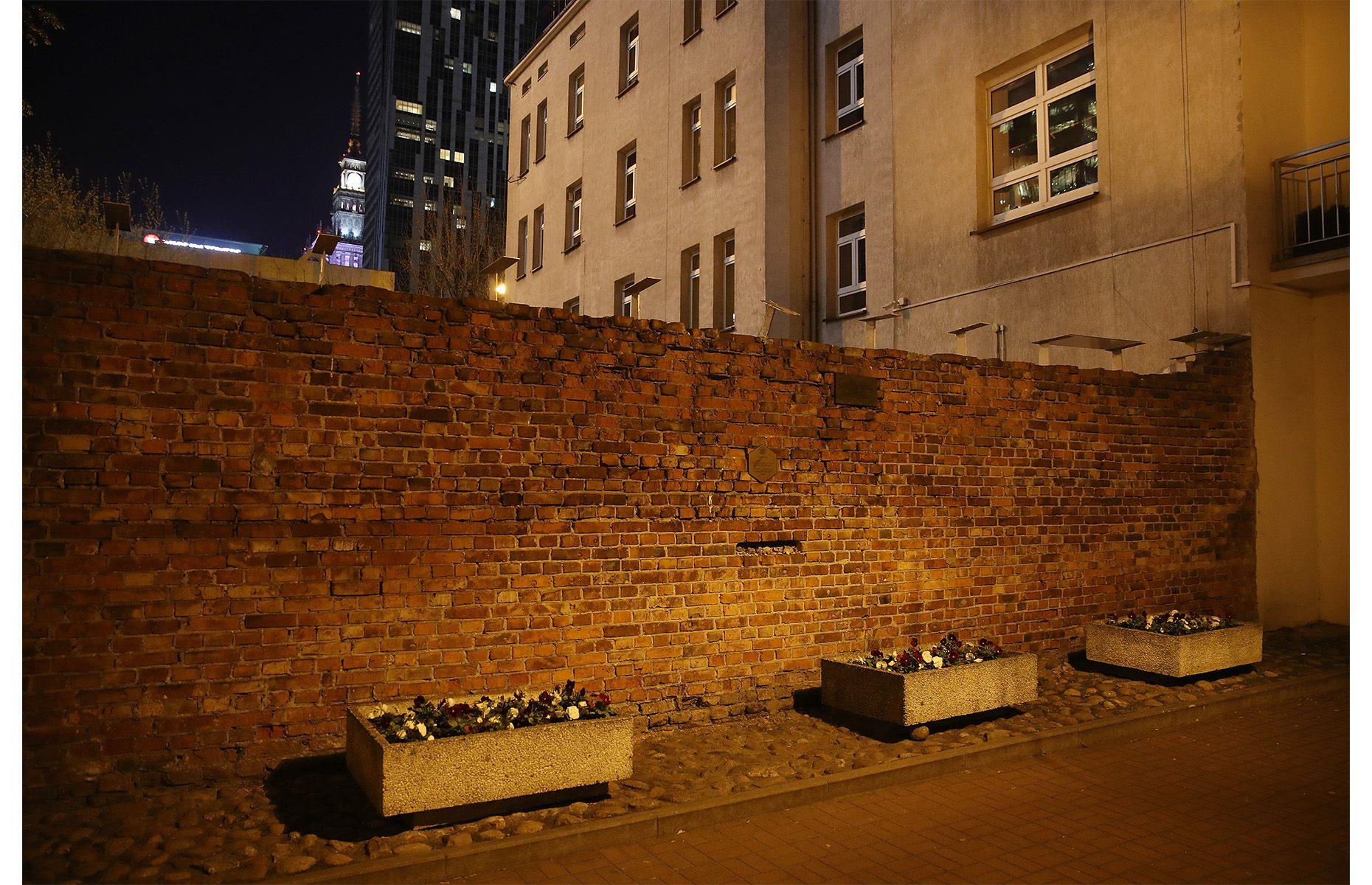 Restos del muro del gueto judío, Varsovia, Polonia